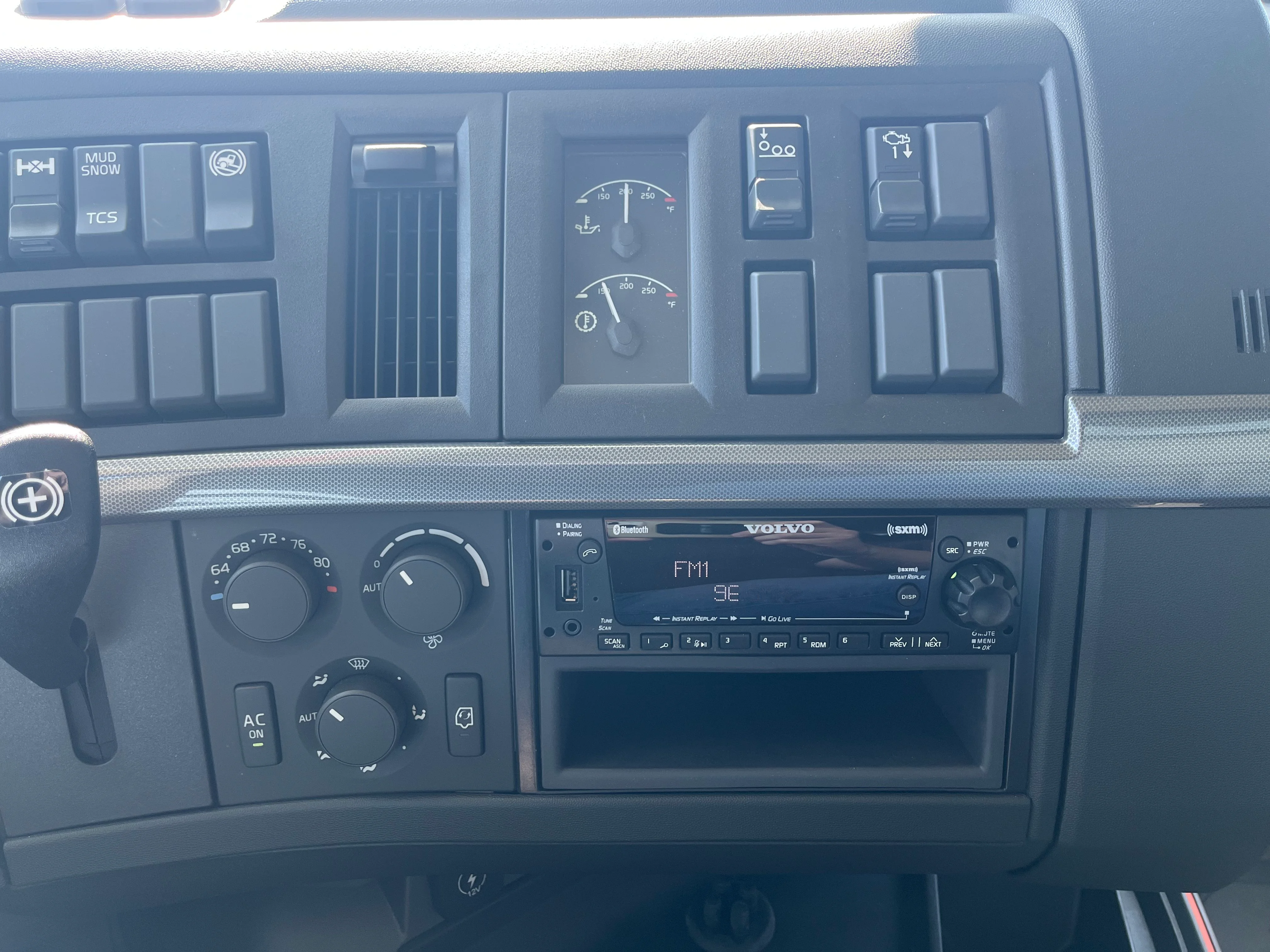 2026 Volvo VHD 300 in La Vergne, TN — photo 11