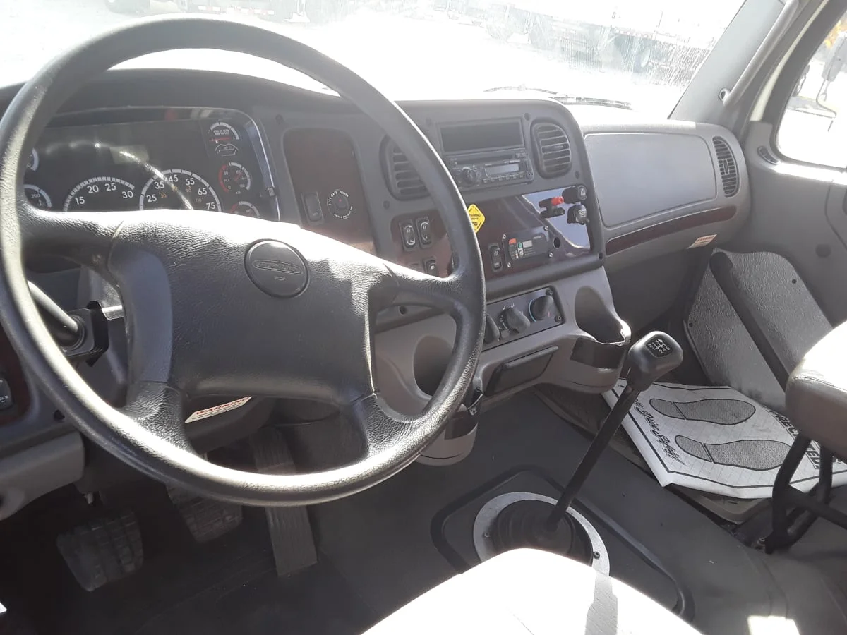 2015 Freightliner M2 106 - image 13