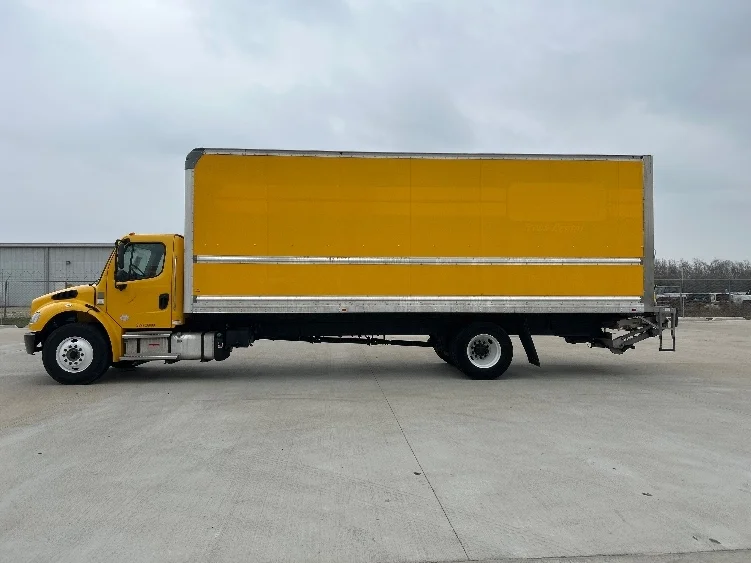 2022 Freightliner M2 106 in San Antonio, TX — photo 4