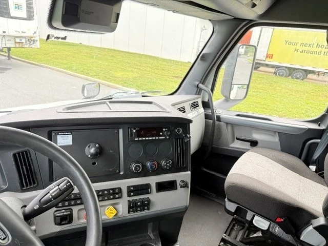 2022 Freightliner Cascadia in Swedesboro, NJ — photo 10