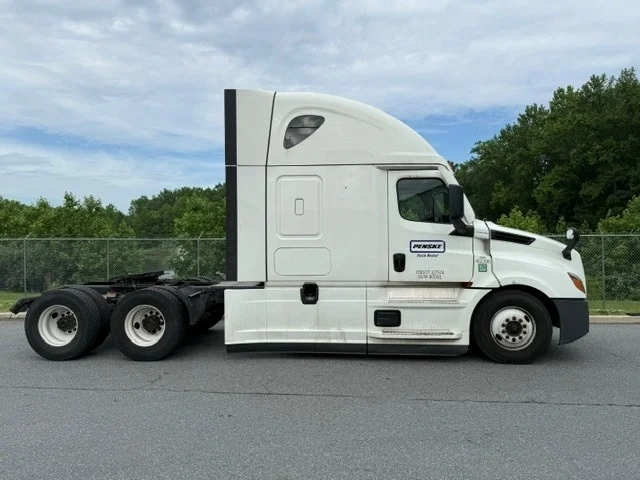 2022 Freightliner Cascadia in Swedesboro, NJ — photo 8
