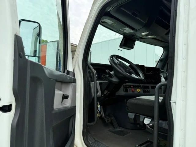 2022 Freightliner Cascadia in Swedesboro, NJ — photo 9
