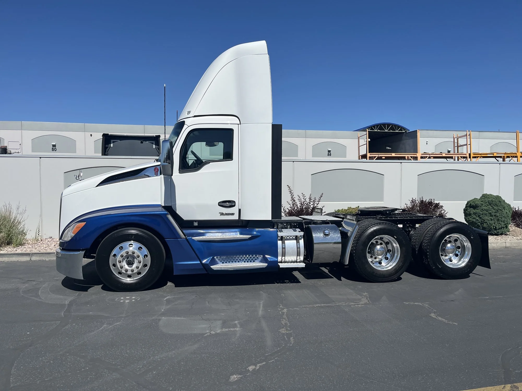 2023 Kenworth T680 in Salt Lake, UT — photo 2