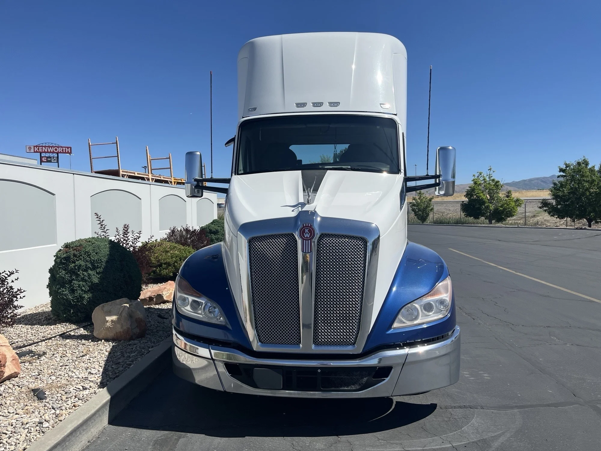 2023 Kenworth T680 in Salt Lake, UT — photo 3