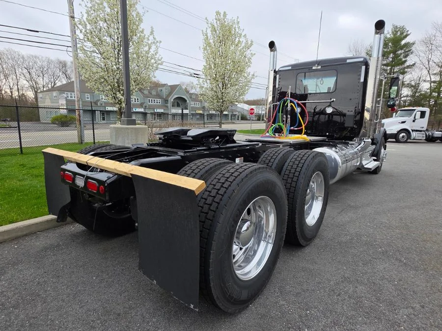 2027 Peterbilt 589 in Richmond, VA — photo 11