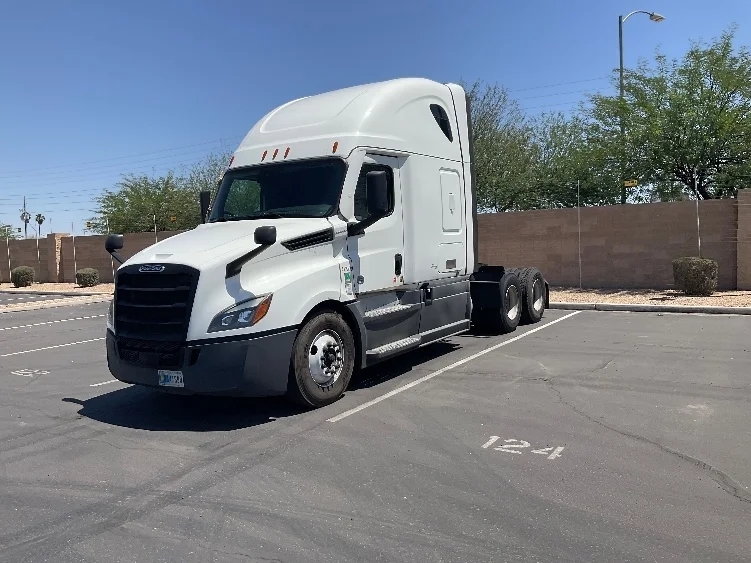 2022 Freightliner Cascadia in Phoenix, AZ — photo 3