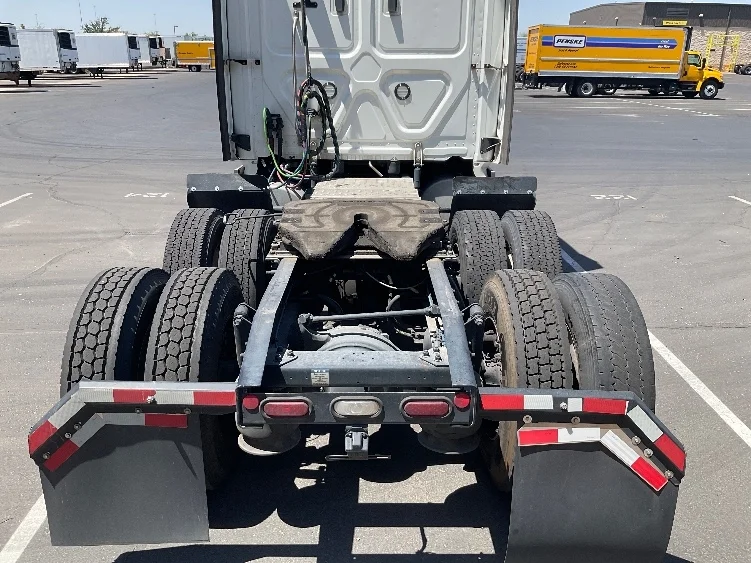 2022 Freightliner Cascadia in Phoenix, AZ — photo 6