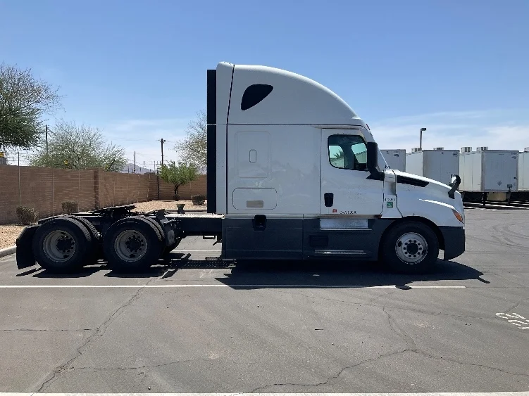 2022 Freightliner Cascadia in Phoenix, AZ — photo 8