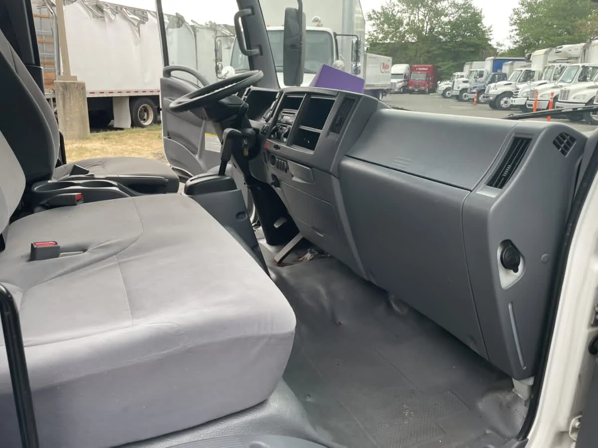 2018 Isuzu NPR - image 11