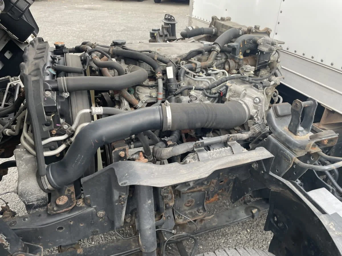 2018 Isuzu NPR - image 9