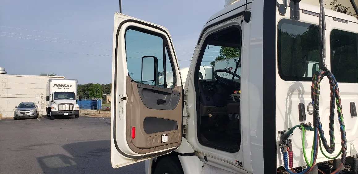 2019 Freightliner Cascadia in Little Rock, AR — photo 9