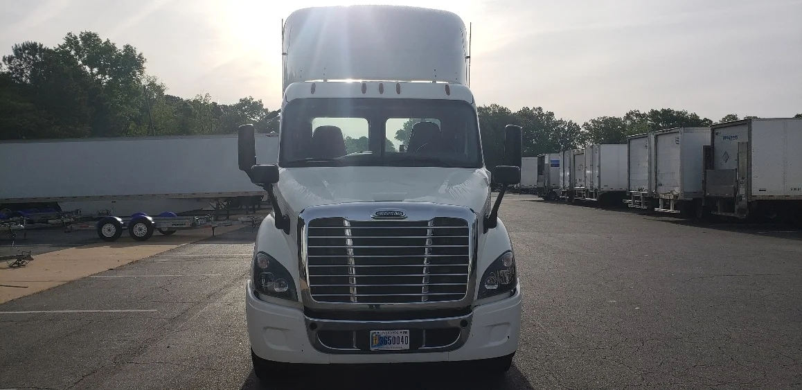 2019 Freightliner Cascadia in Little Rock, AR — photo 2