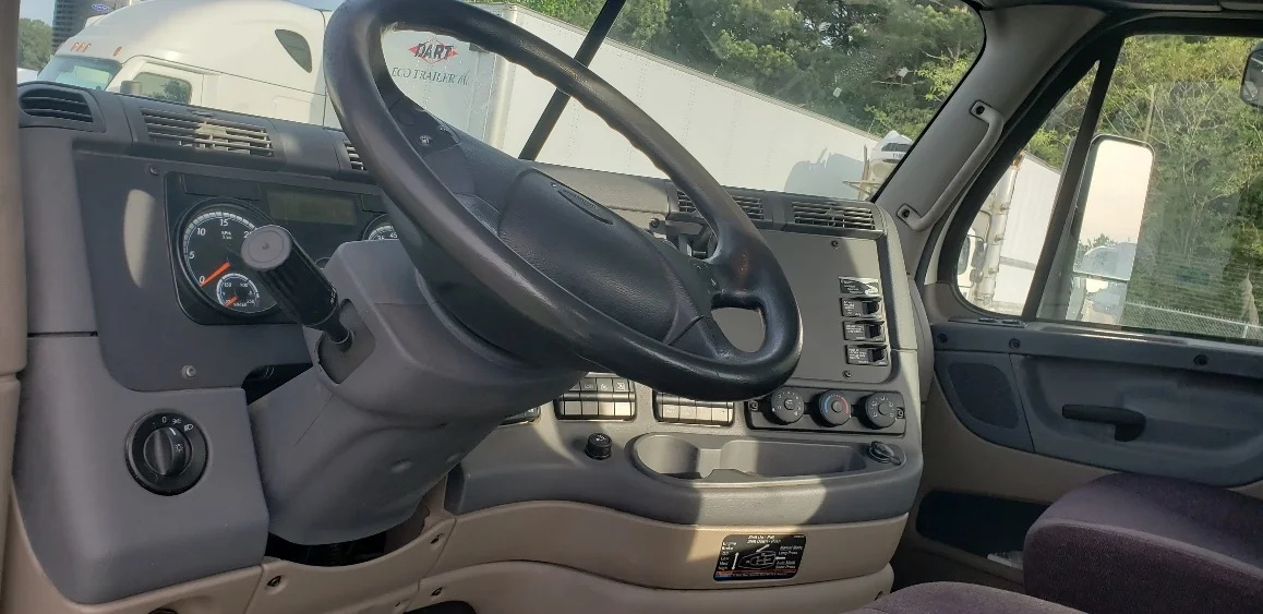 2019 Freightliner Cascadia in Little Rock, AR — photo 10