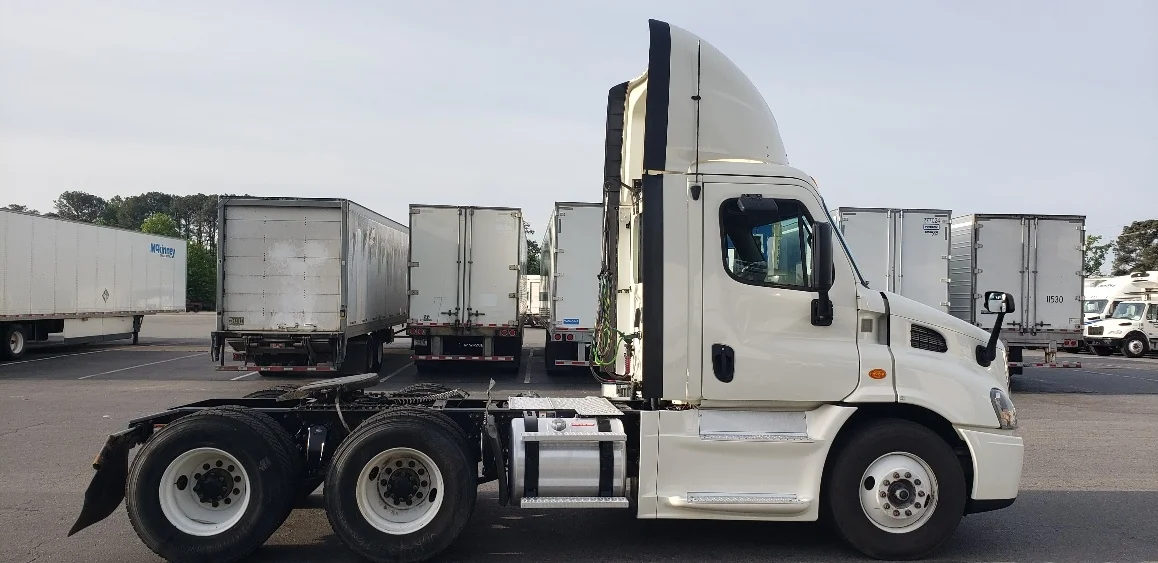 2019 Freightliner Cascadia in Little Rock, AR — photo 8