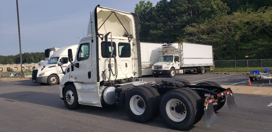 2019 Freightliner Cascadia in Little Rock, AR — photo 5