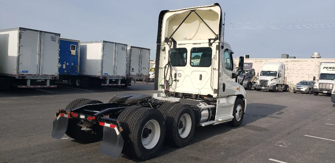 2019 Freightliner Cascadia in Little Rock, AR — photo 7