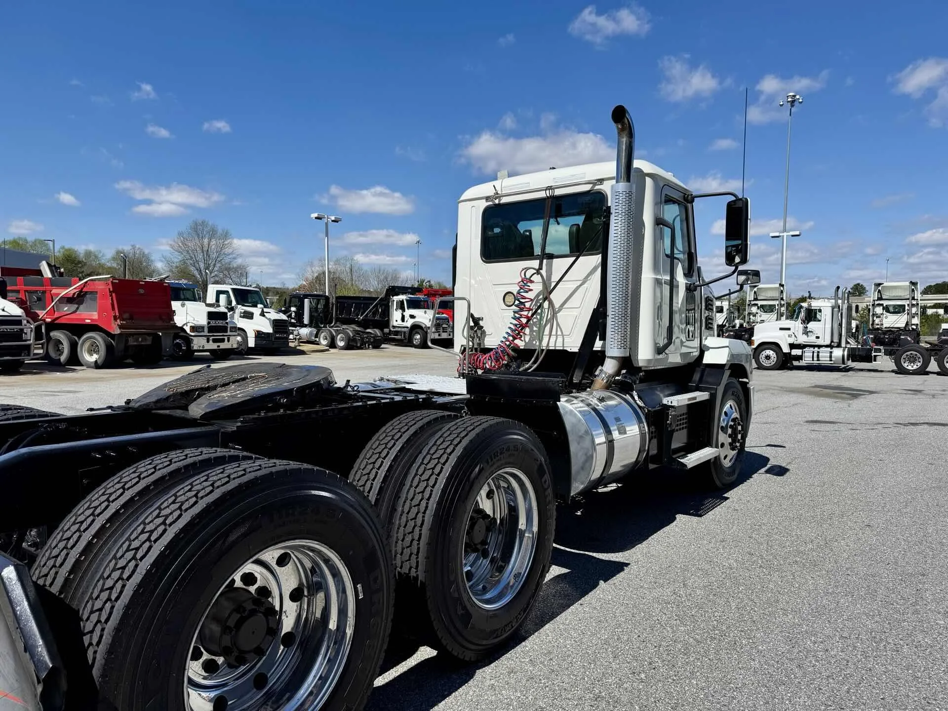 2021 Mack Anthem - image 5