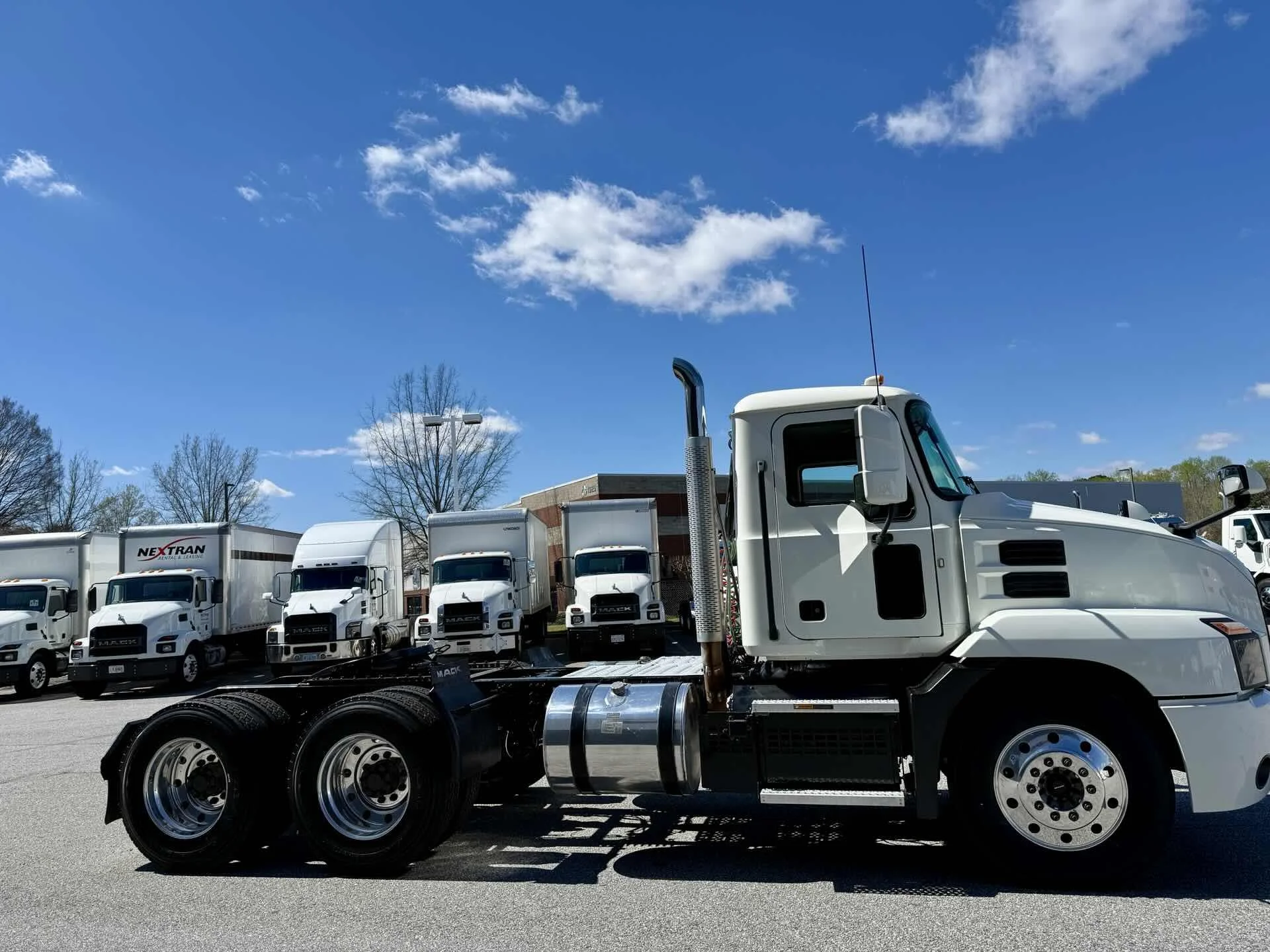 2021 Mack Anthem - image 6