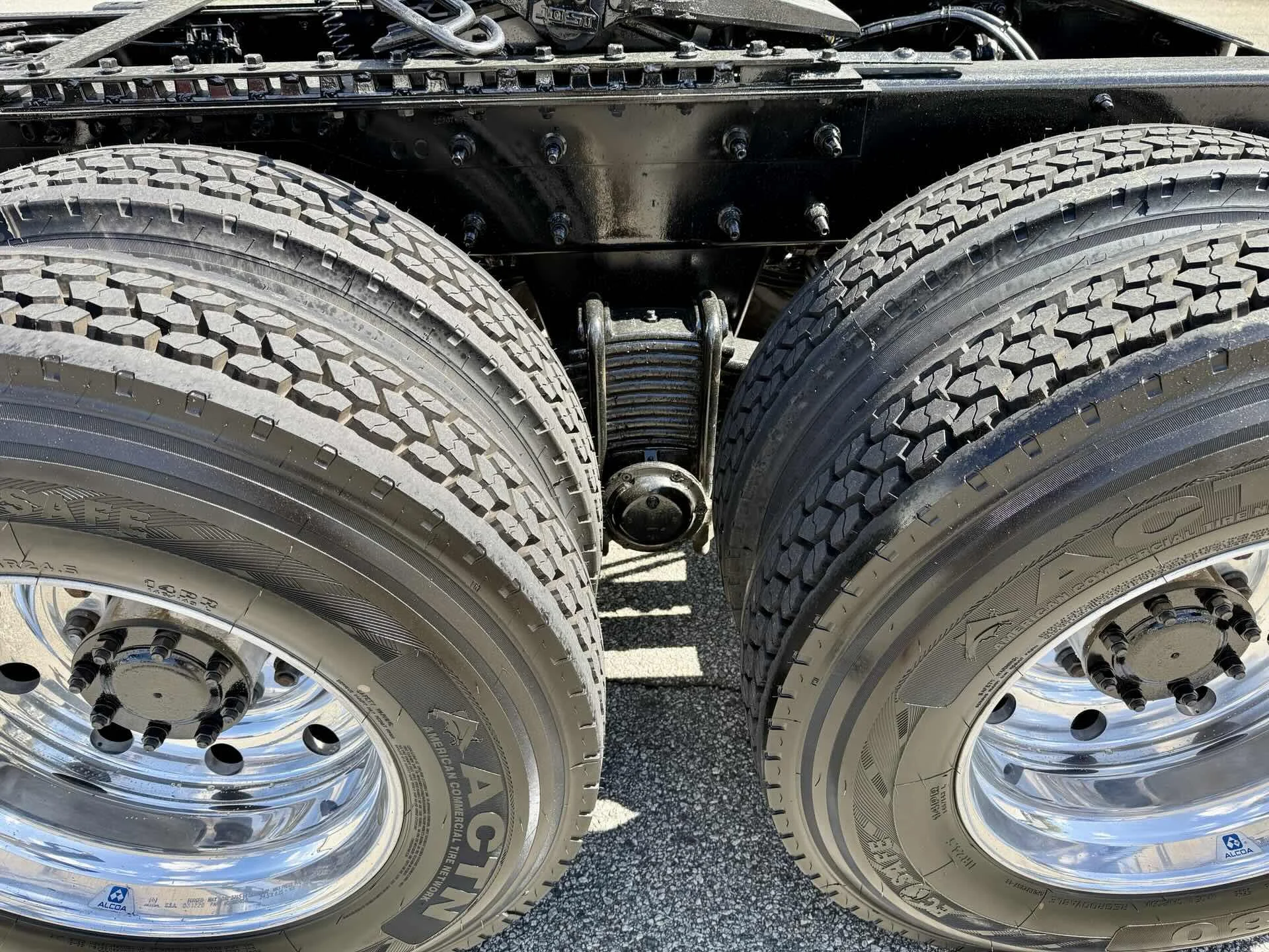 2021 Mack Anthem - image 15