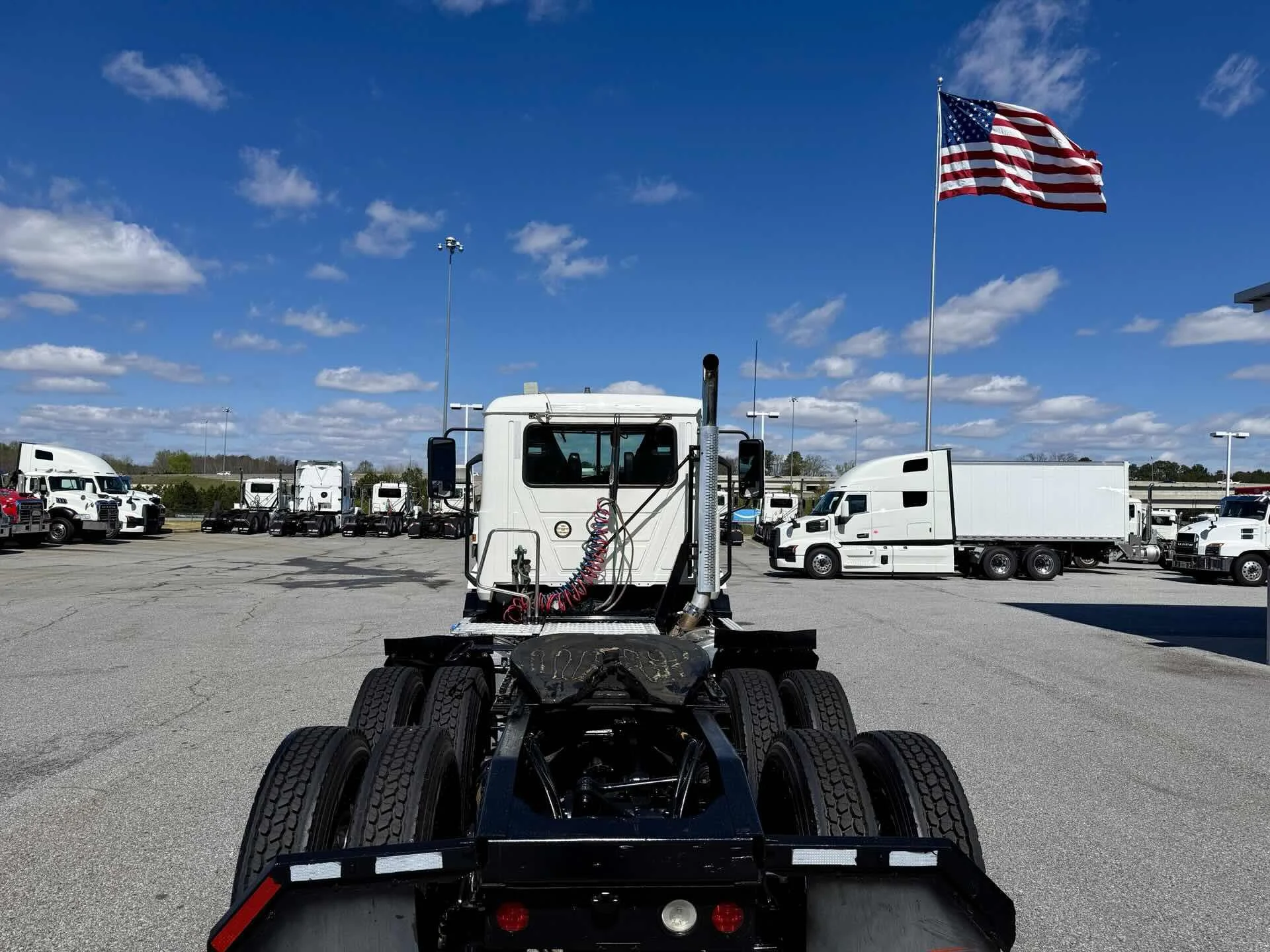 2021 Mack Anthem - image 4