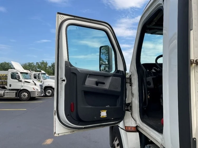2019 Freightliner Cascadia in Springfield, MA — photo 9