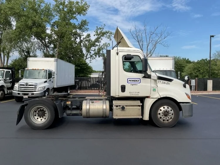 2019 Freightliner Cascadia in Springfield, MA — photo 8