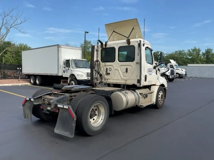 2019 Freightliner Cascadia in Springfield, MA — photo 7
