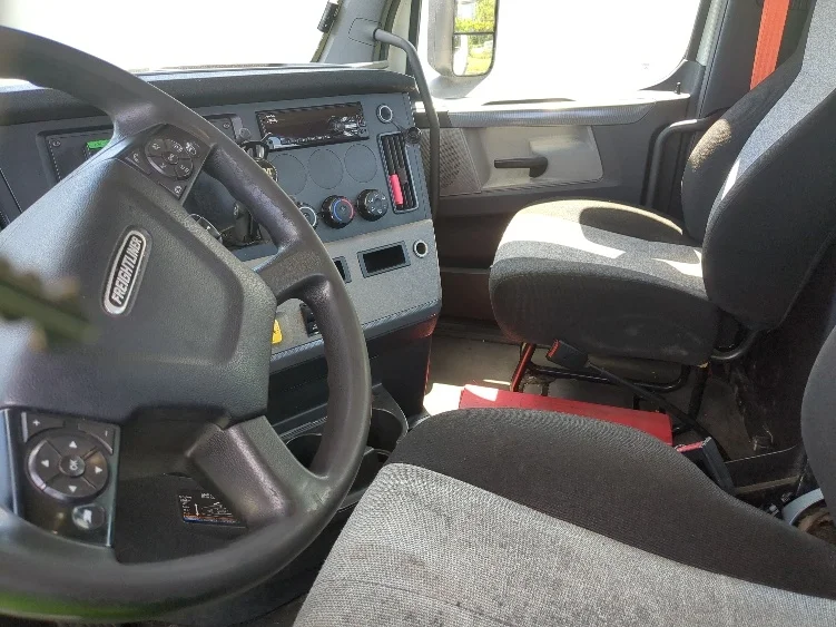 2019 Freightliner Cascadia in Springfield, MA — photo 10