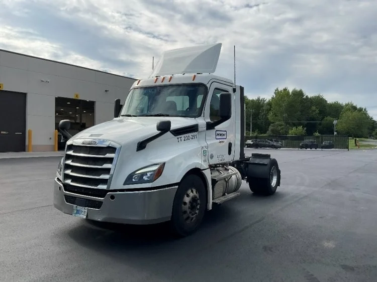 2019 Freightliner Cascadia in Springfield, MA — photo 3