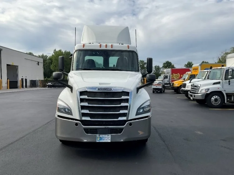 2019 Freightliner Cascadia in Springfield, MA — photo 2