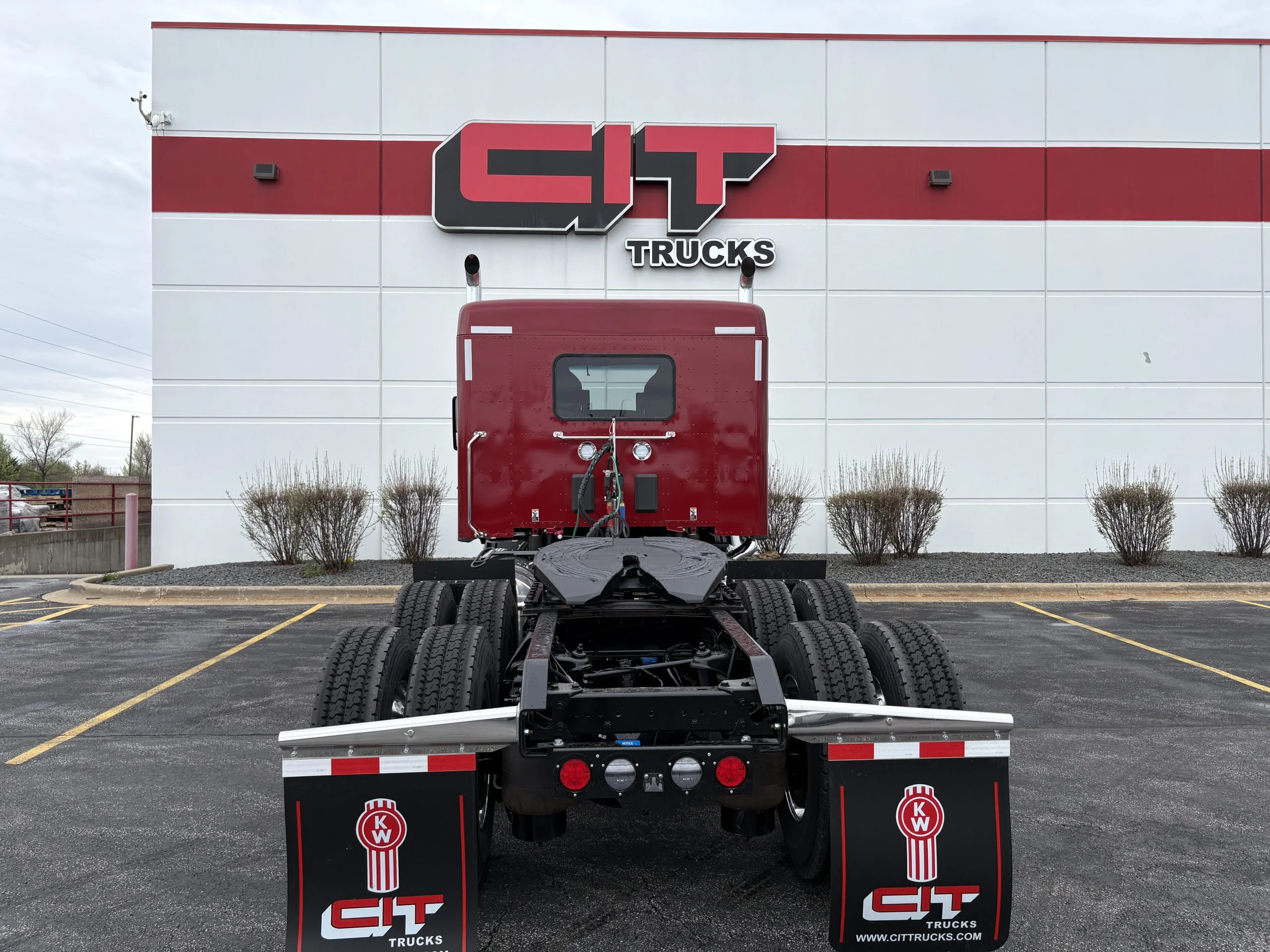 2027 Kenworth T680 - image 4