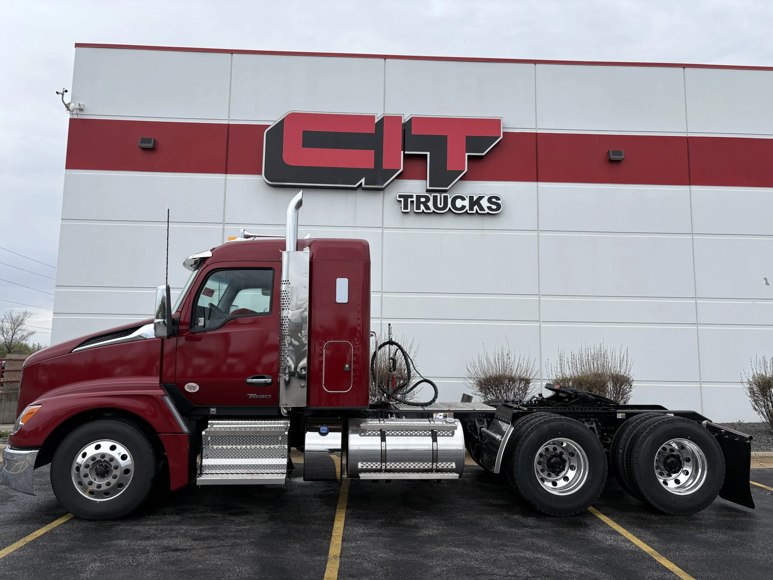 2027 Kenworth T680 - image 5