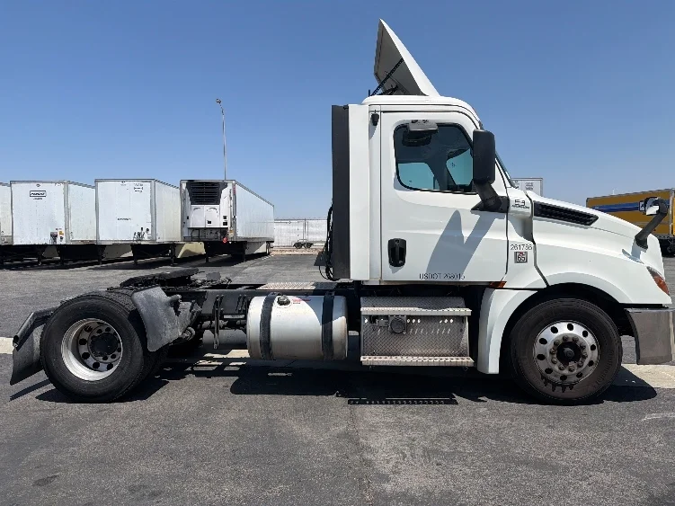 2019 Freightliner Cascadia in Fontana, CA — photo 8