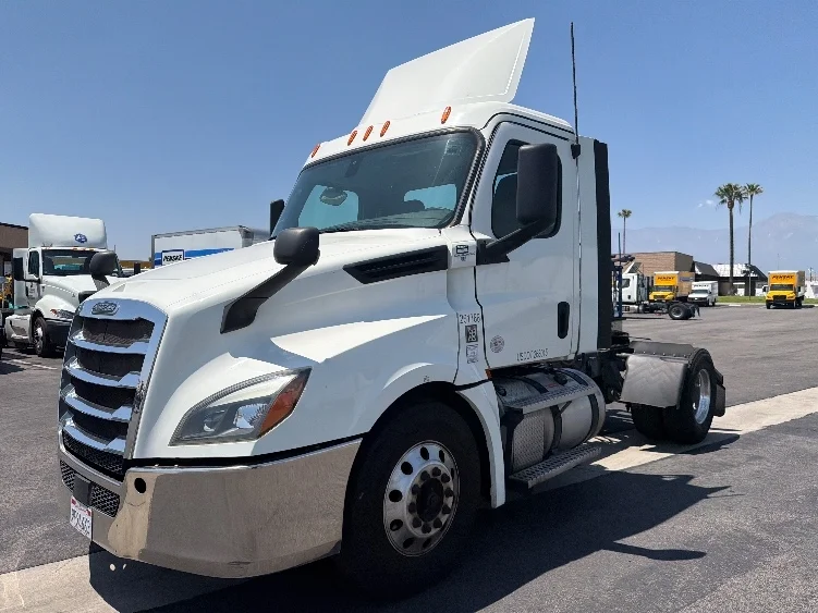 2019 Freightliner Cascadia in Fontana, CA — photo 3