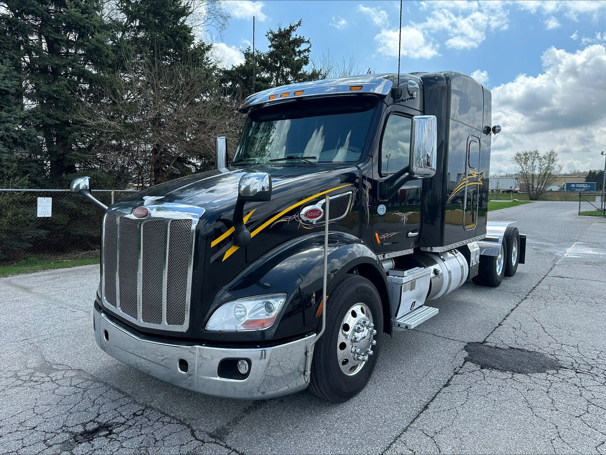 2018 Peterbilt 579 - image 1