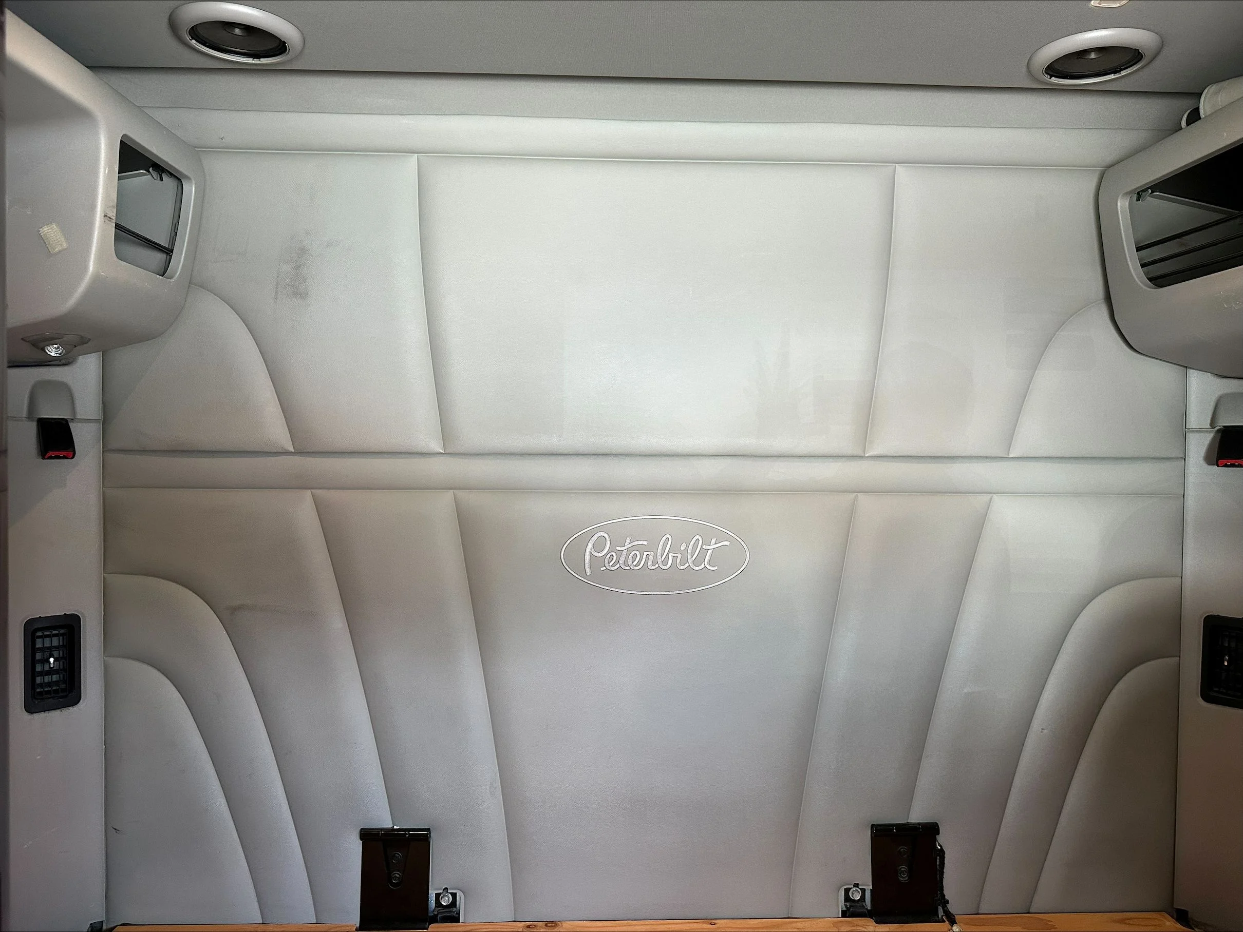 2018 Peterbilt 579 in Portland, OR — photo 13