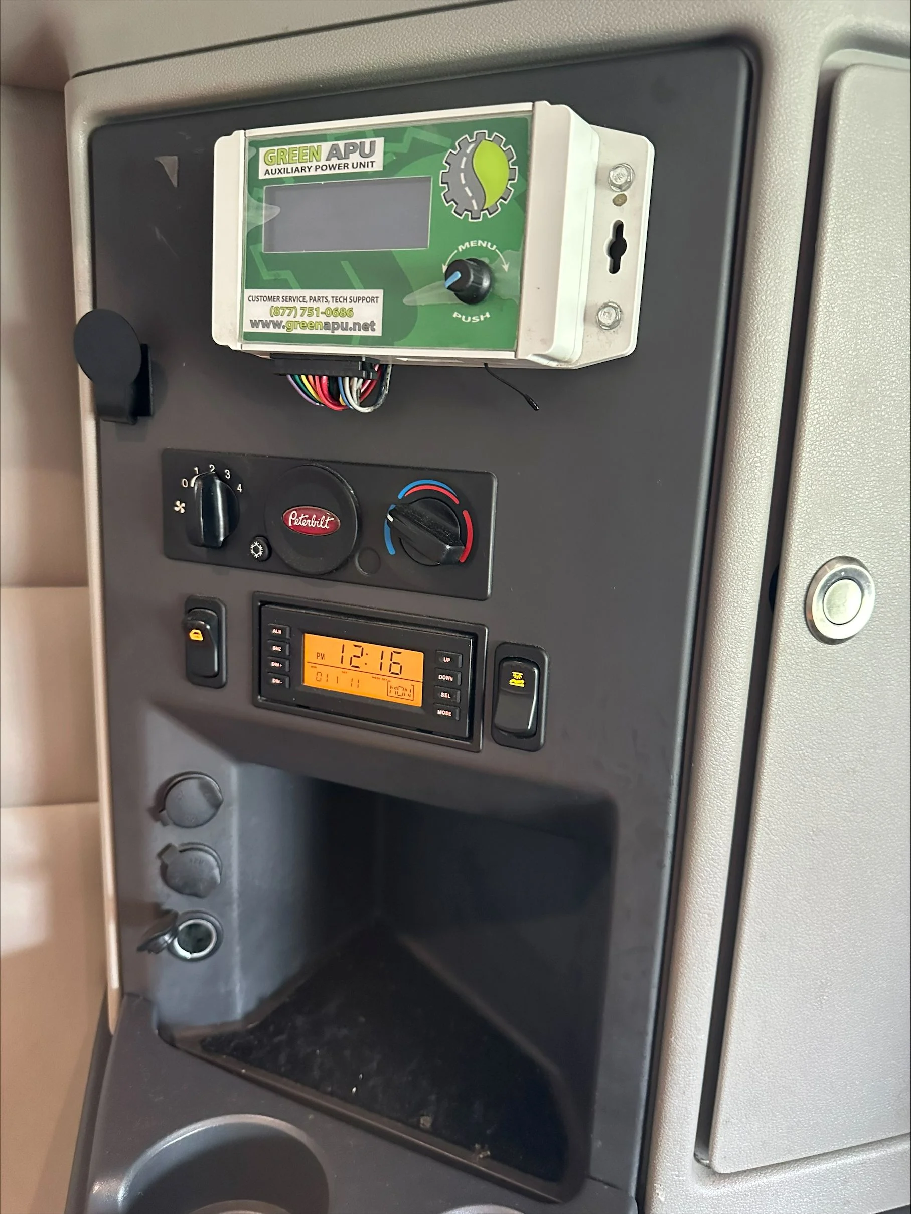 2018 Peterbilt 579 - image 12