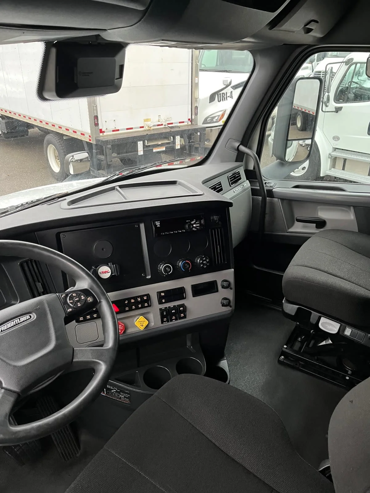 2021 Freightliner Cascadia in Ashland, VA — photo 7