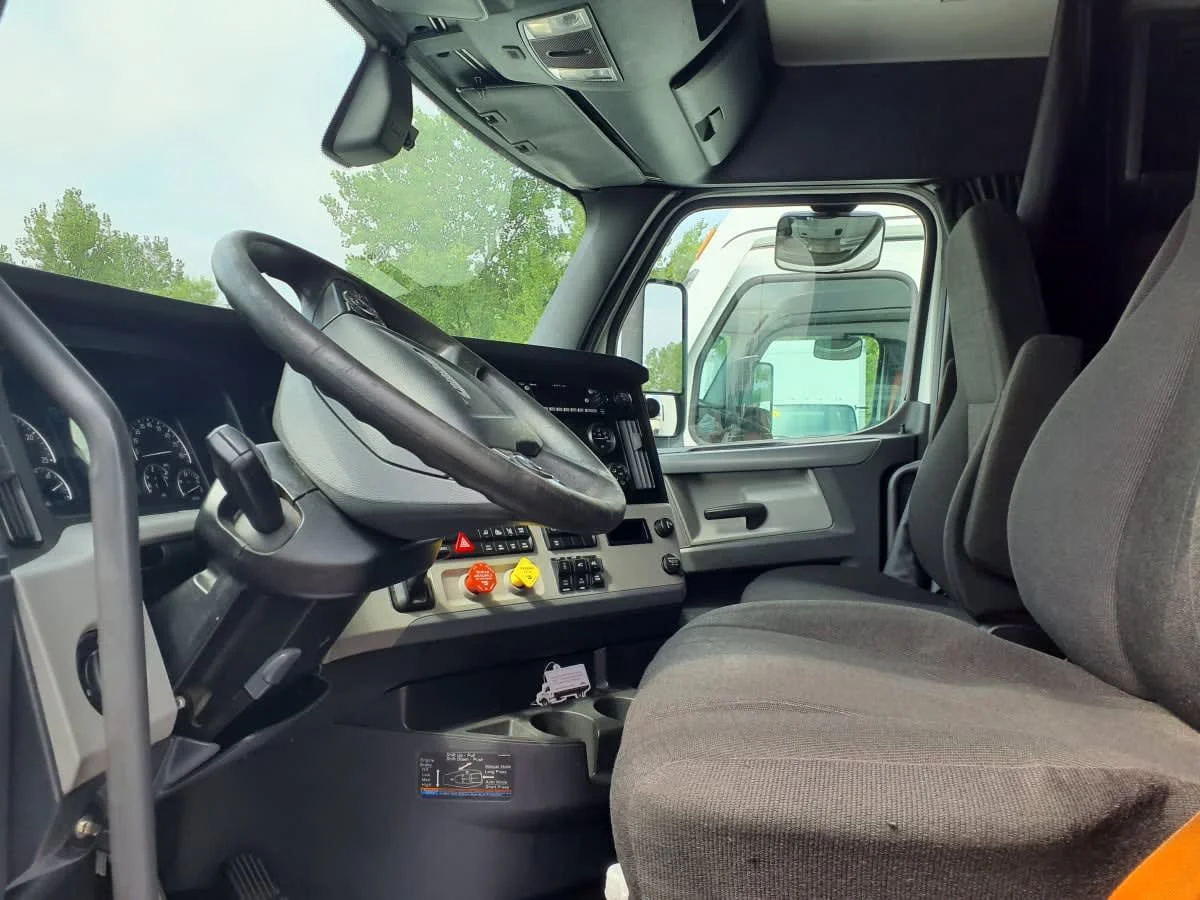 2020 Freightliner Cascadia in Indianapolis, IN — photo 7