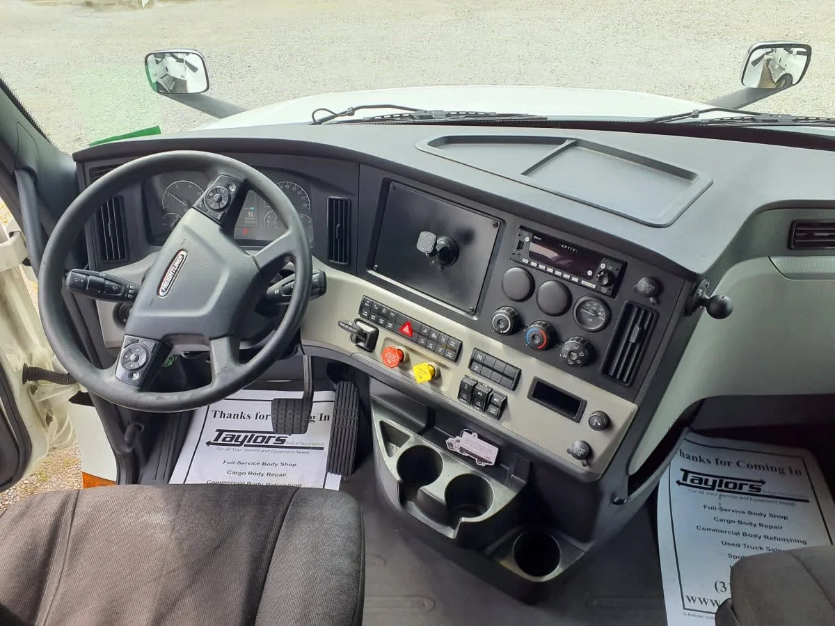 2020 Freightliner Cascadia in Indianapolis, IN — photo 11