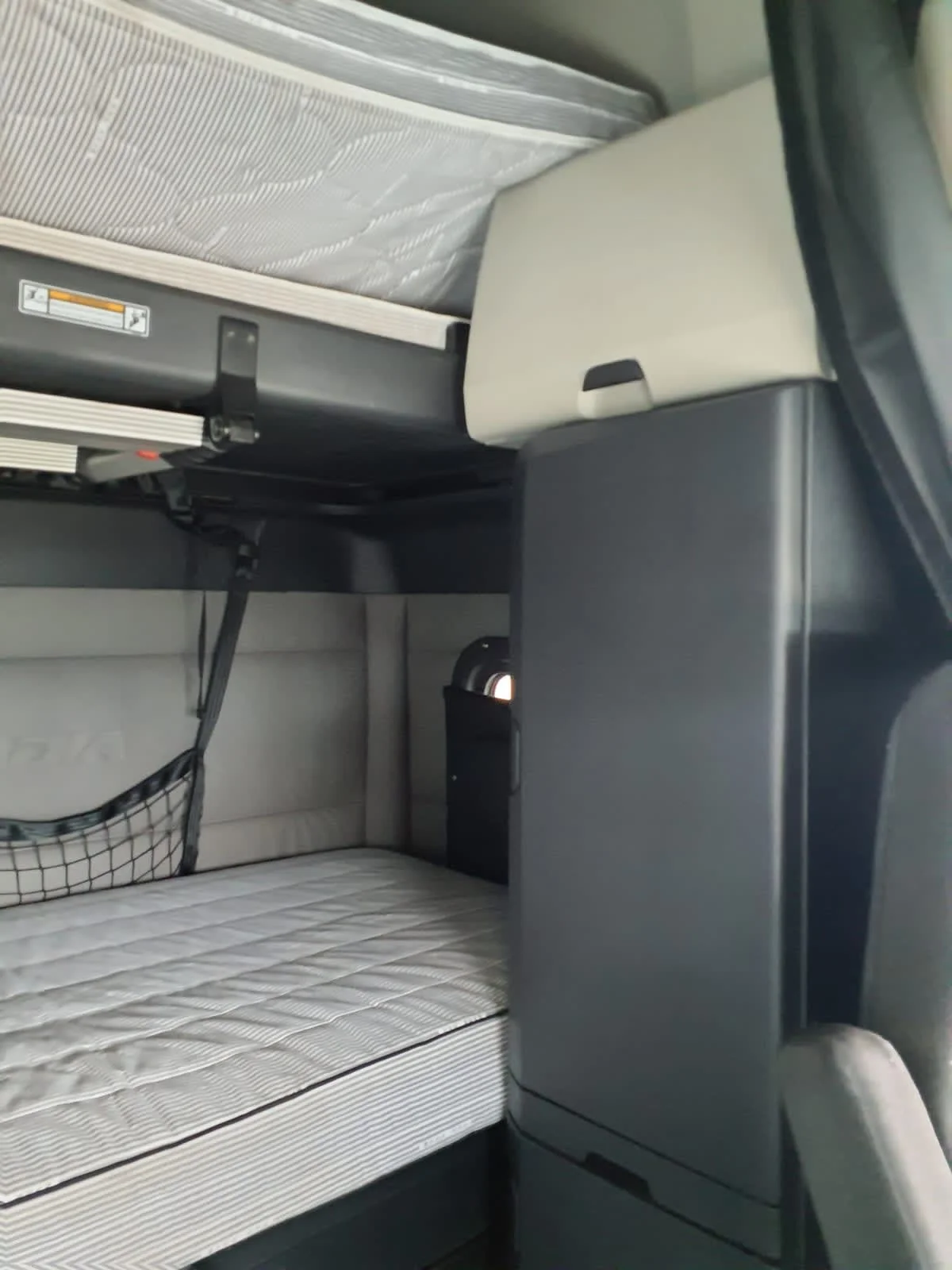 2020 Freightliner Cascadia in Indianapolis, IN — photo 9