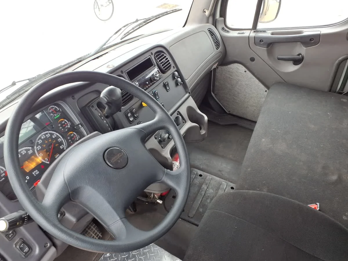 2019 Freightliner M2 106 in Houston, TX — photo 7