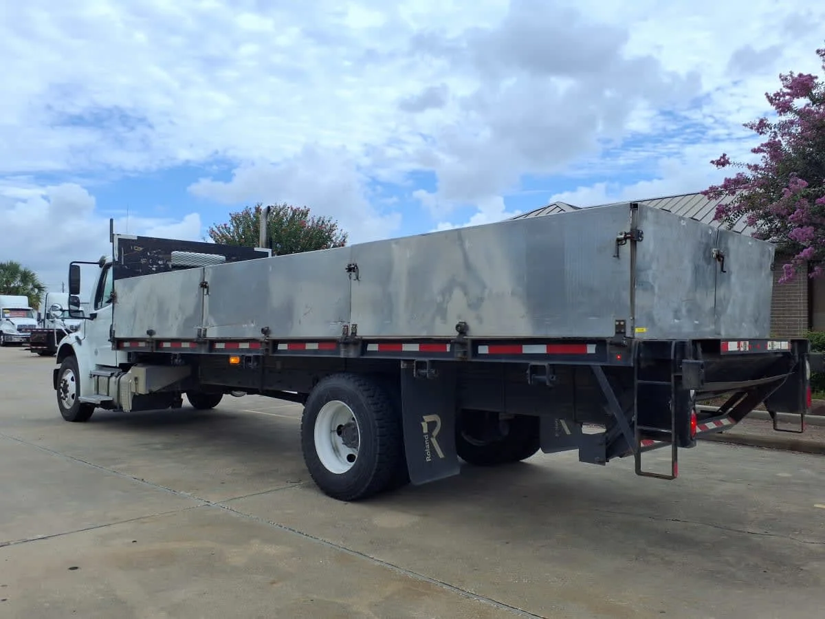 2019 Freightliner M2 106 in Houston, TX — photo 6