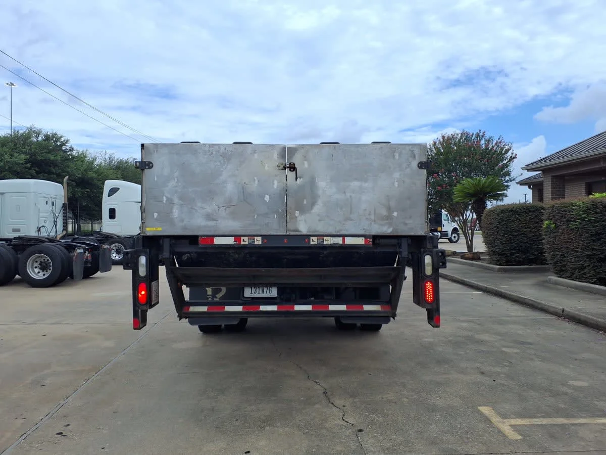 2019 Freightliner M2 106 in Houston, TX — photo 5