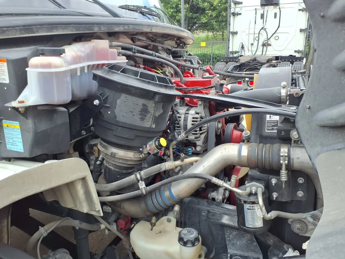 2019 Freightliner M2 106 in Houston, TX — photo 12