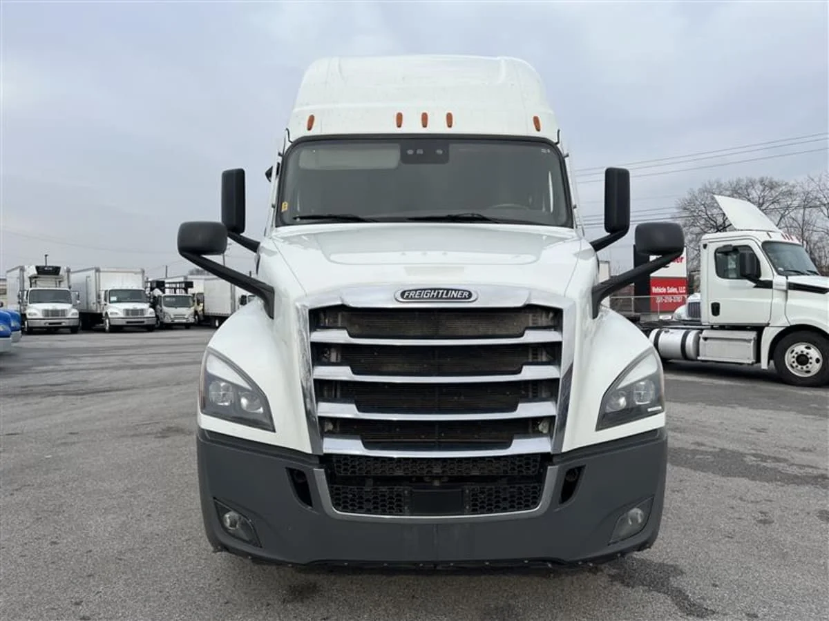 2023 Freightliner Cascadia - image 2