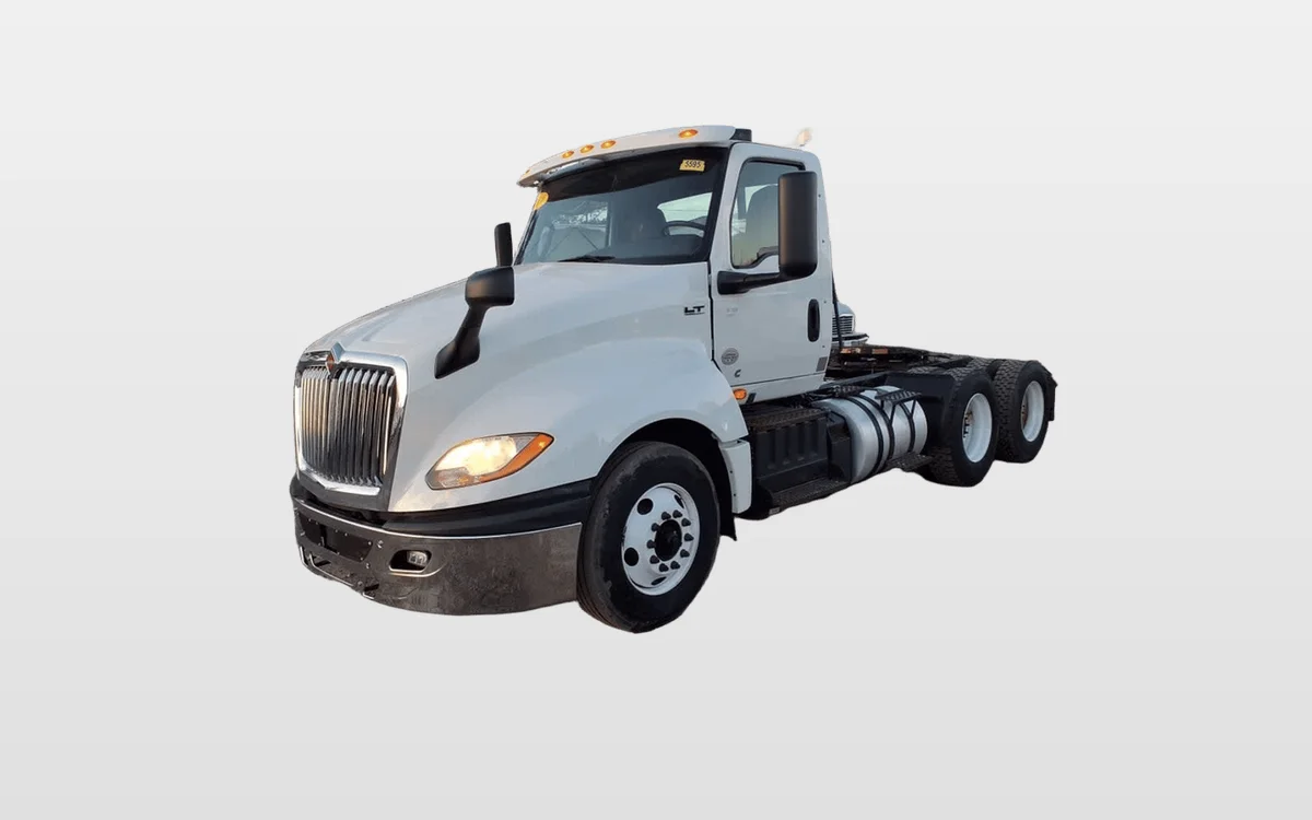 2019 International LT - image 1