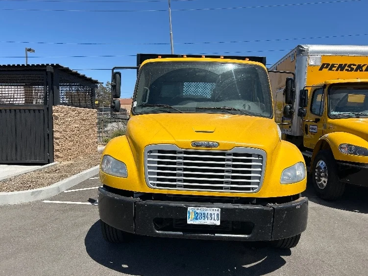 2020 Freightliner eM2 in Fresno, CA — photo 2