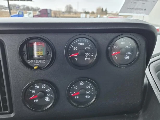 2025 International HX - image 25