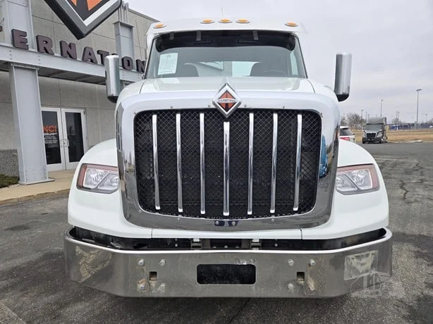 2025 International HX - image 2